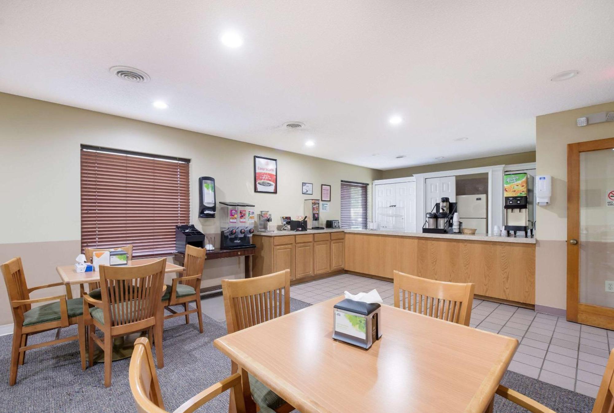 Econo Lodge Inn & Suites East Knoxville Bagian luar foto