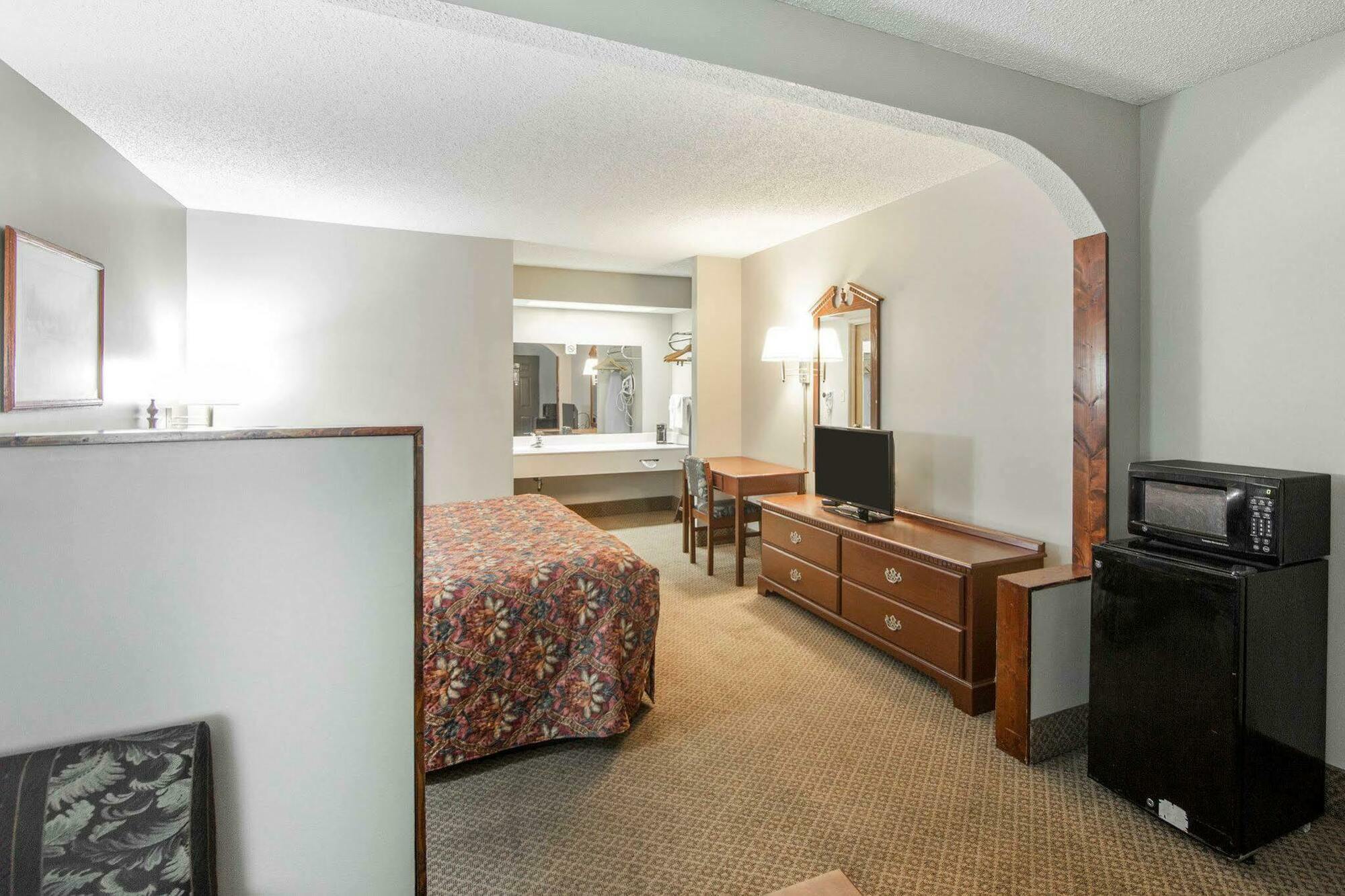 Econo Lodge Inn & Suites East Knoxville Bagian luar foto